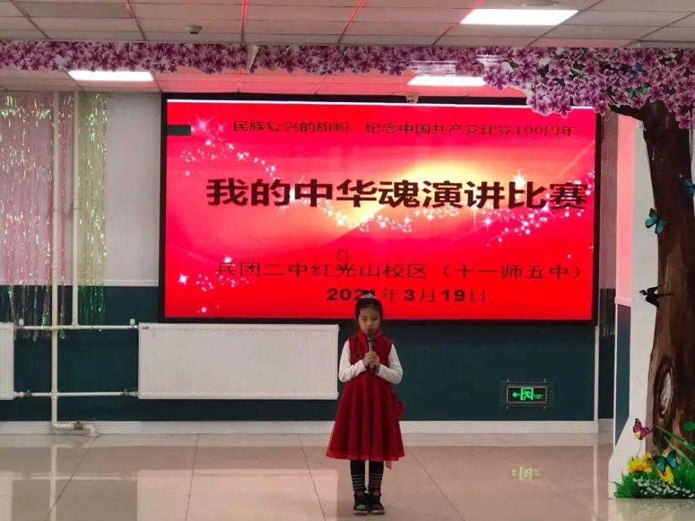 俩草莓摊主起冲突互扔草莓